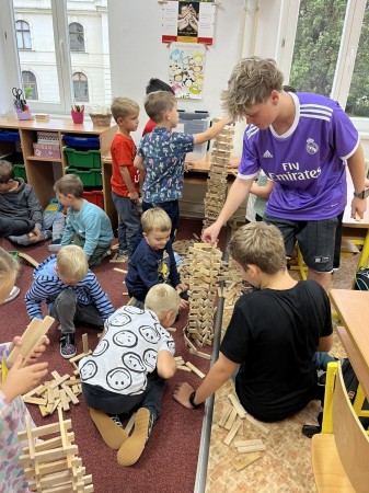 Den třídních kolektivů - spolupráce 1. B a 9. B