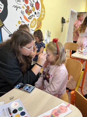 Den třídních kolektivů - spolupráce 1. B a 9. B