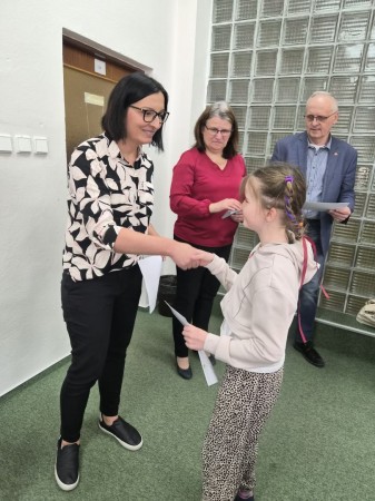 ÚSPĚCH VE VÝTVARNÉ SOUTĚŽI JARO KOLEM NÁS